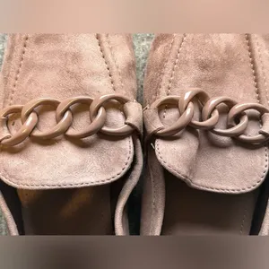 Steve Madden Beige Famed Suede Leather Slip On Loafer Chain Accents thumbnail 9