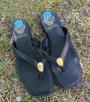 Vince Camuto Black Flip Flop Sandals Gold Detail Size 7.5 NWT thumbnail 1