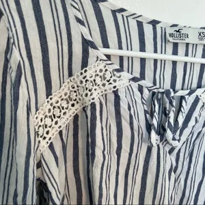 Hollister Women's Size XS Cropped Top Long Sleeve Keyhole White Blue Gray Stripe thumbnail 7