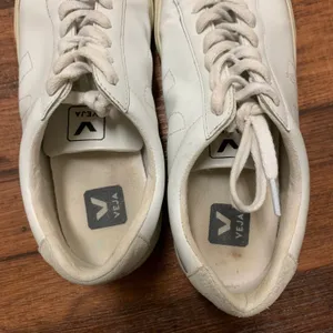 VEJA Low Leather Shoes White Sneaker Women’s Size 9 thumbnail 8