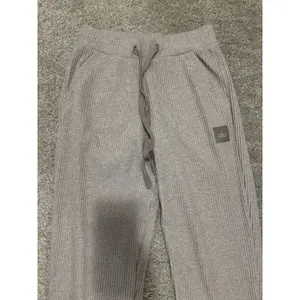 Alo Yoga Muse Sweatpant Size Small Gravel Heather thumbnail 7