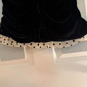 Urban Outfitters ( Kimchi Blue) Robin Velvet Sweetheart Mini Dress . NWOT thumbnail 5