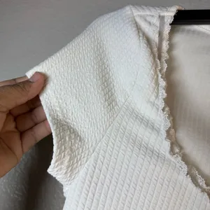 White Fox Boutique Lace trim scoop Neck Top SZ:S thumbnail 6
