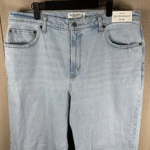 NEW Abercrombie & Fitch 90s Relaxed High Rise Jeans 33/16R Distressed Light Wash thumbnail 2