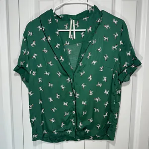 Anthropologie Blouse Womens Small Green Dog Print Short Sleeve Top Pajamas Silky thumbnail 1