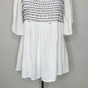 Doe & Rae Women’s Size Large Boho Embroidered Smocked Top, Sz Large thumbnail 3