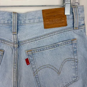 Levi's‎ Wedgie Short Light Wash Denim Jean Cut Offs Distressed Y2K Size 28 thumbnail 8
