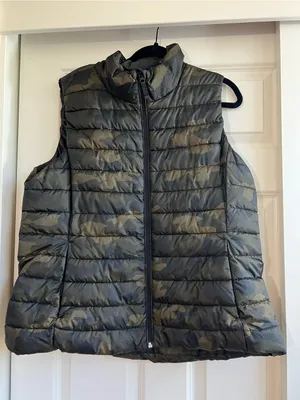 Old Navy Camouflage Puffer Vest thumbnail 1