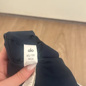 ⭐️Alo Airbrush Real Bra Tank Navy thumbnail 5