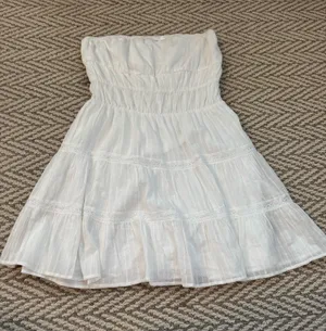 Small strapless dress White thumbnail 1
