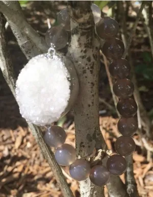 White Agate Druzy Stone Stretch Bracelet thumbnail 1