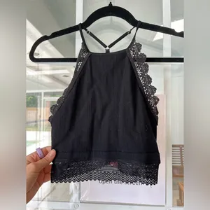 New with tags- Black high neck crochet lace bralette crop top thumbnail 4