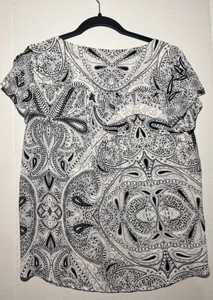 LOFT Paisley Blouse Size M Black White Short Sleeve Pullover Top thumbnail 4