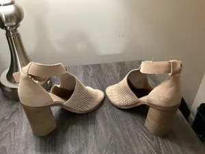 Marc Fisher Vixen Cutout Suede Block Heel Sandals Size 7M Tan thumbnail 5
