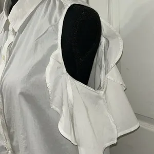 Abercrombie & Fitch Cut Out Shoulder White Button Down Cotton Top(Size Medium) thumbnail 4