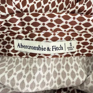 Abercrombie & Fitch Button Up Shirt Womens Small Geometric Satin Brown Office thumbnail 7