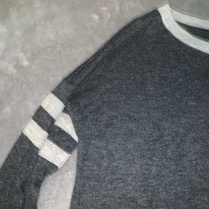 Gray comfy sweater thumbnail 7