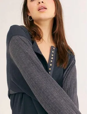 Free People BACK AT IT BOHO COTTON HENLEY TOP 2-TONE BLACK CHARCOAL Size Large thumbnail 2