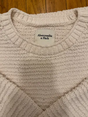 Abercrombie White Sweater thumbnail 3