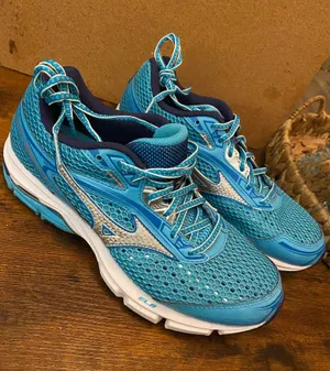 Mizuno Wave Womens Shoes Size 8.5 thumbnail 1