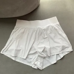Alo Yoga Breezy Short White XS thumbnail 2