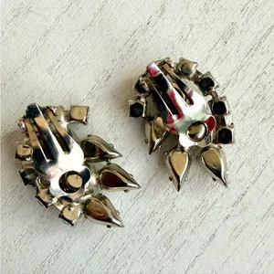 Vintage Clear Rhinestone Clip-On Earrings thumbnail 2