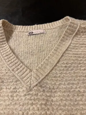 Ladies Small Soft Beige V Neck Sweater thumbnail 6