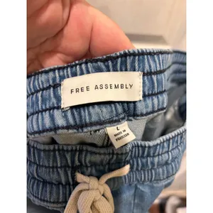 Free Assembly Womens Light Wash Denim Jogger Pants Size L Elastic Waist Stretch thumbnail 5