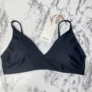 NWT Quince Black Italian V-Neck Bikini Swim Bathing Suit Top Women's Size Medium thumbnail 2