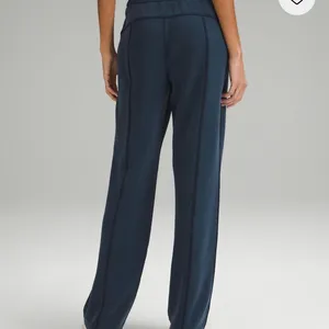 Lululemon Softstreme High-Rise Pant in black sz 4 thumbnail 3