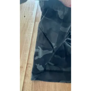 Athleta‎ Womens Camo Mesh Trim Running Shorts Size S Black Gray Green Activewear thumbnail 3