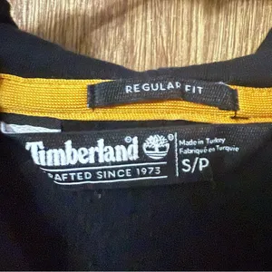 Woman’s Black And Gold Timberland Hoodie Size Small thumbnail 3