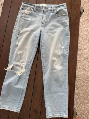 Abercrombie & Fitch The Boyfriend Mid Rise Jeans Women’s Size 8 Blue Denim thumbnail 2