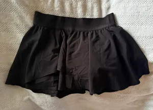 NWOT new Lululemon black tennis skirt size 10 thumbnail 1