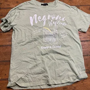 Forever 21‎ Graphic T shirt Size Small Green Women's thumbnail 1