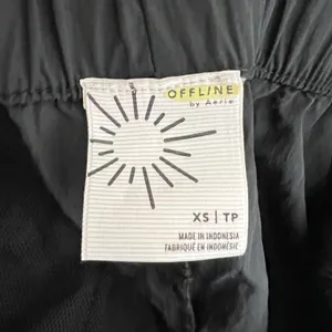 1041 | OFFLINE by Aerie Lightweight Nylon Cargo Jogger Pants Black Womens‎ XS thumbnail 3