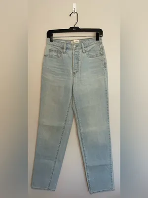 Target - Universal Thread 90s High Rise Straight Jeans, Light Wash, Size 2, NWOT thumbnail 4