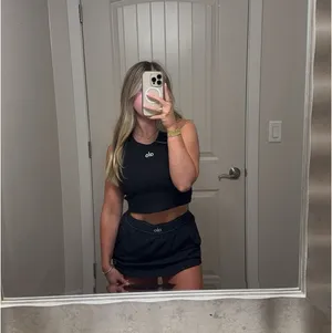 Alo Yoga Tank Top thumbnail 3