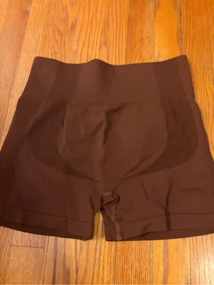 Amazon High-Waist Brown Seamless Women’s Shorts thumbnail 2