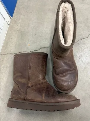 UGG Classic Short Leather Boot Women’s size 6‎ Winter Ski thumbnail 1
