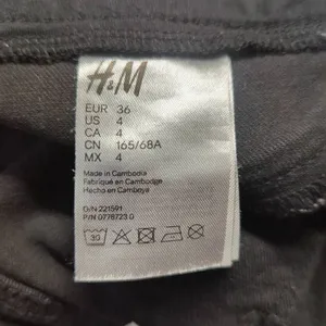 H&M &Denim Woman's Size‎ 4 Black Super Skinny Pull-on Maternity Pants Raw Hem thumbnail 10