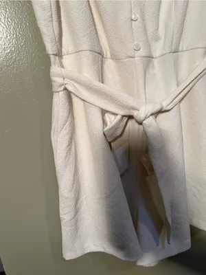 Lush Women’s Size Small Romper Sleeveless V-Neck Ivory White Button Belted Zip thumbnail 4