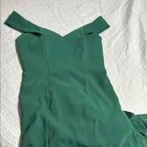 Elegant Green Evening Gown Size undefined thumbnail 3