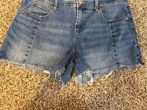 Old navy frayed hem jean shorts 12 thumbnail 2