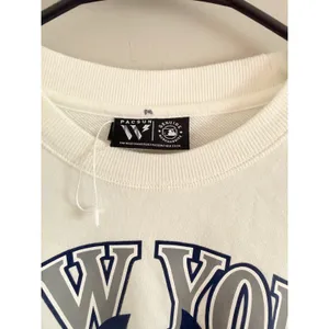 PacSun The Wild Collective New York Yankees Sweatshirt Women XS Cream MLB Crew thumbnail 2