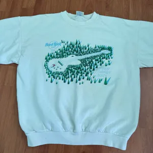 Vintage 90s Hard Rock Cafe Holiday Ski Sweatshirt thumbnail 4