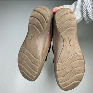 Clark’s | Tan Sneaker Shoe Woman’s‎ Brown and Black Casual Shoes thumbnail 4