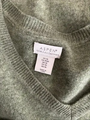 Aspen 2- Ply Cashmere V Neck Sweater Green Size Medium thumbnail 2
