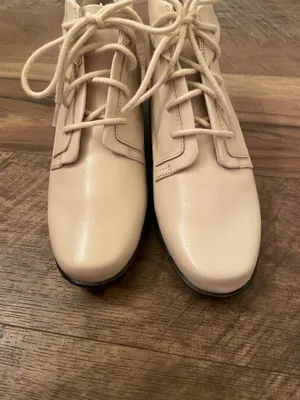 St. John’s Bay Womens Size 5M Winter White Leather Lace Up Ankle Booties Shoes thumbnail 4
