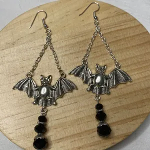 Source Unknown Bat Dangle Earrings Gothic Halloween Costume Vampire Statement Silvertone‎ 2in thumbnail 1
